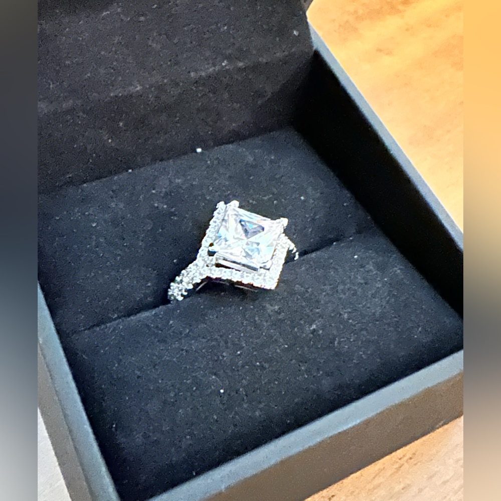 Crystal Ring - Picture 2 of 3